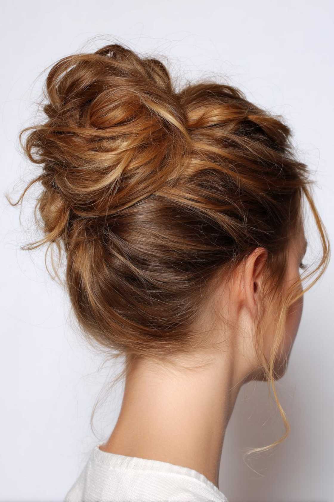 15+ Ace Tennis Hairstyles: Secure Braids, Ponytails & Buns for the Court. - 11. Messy Bun