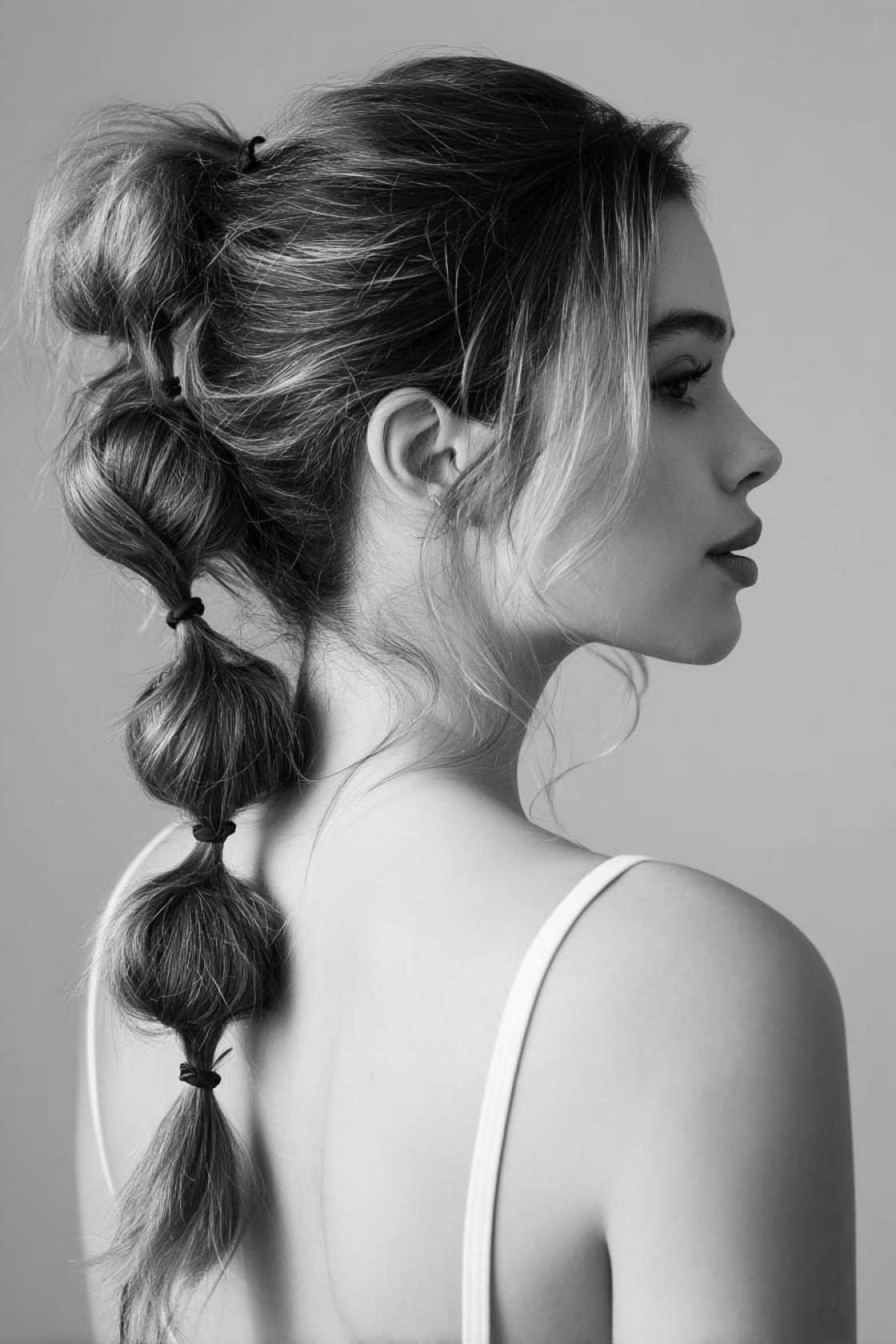 15+ Chic & Comfy Airport Hairstyles for Your Next Trip (Travel in Style!) - 11. The Side Braid