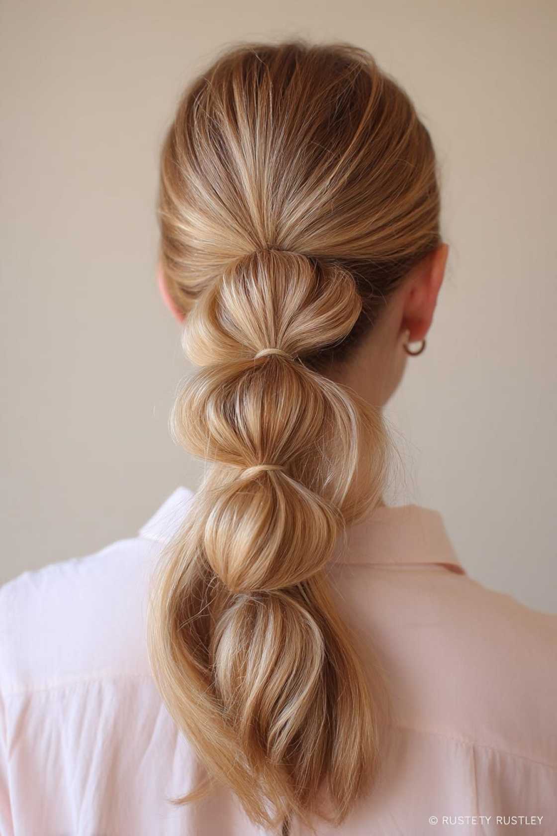 15+ Chic & Easy Hairstyles for the Beach (Waves, Braids, & Updos!). - 7. Bubble Ponytail
