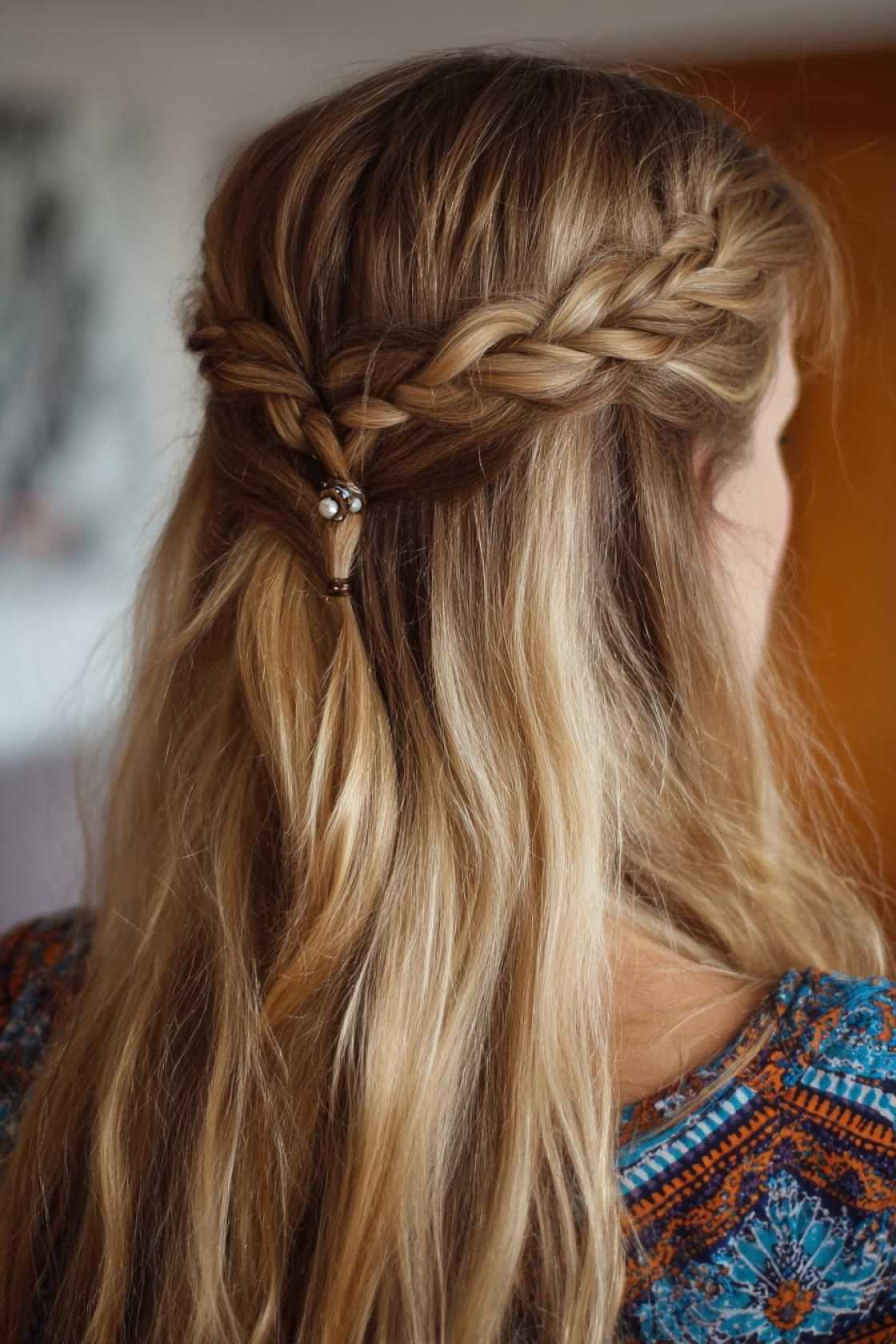 15+ Chic & Easy Hairstyles for the Beach (Waves, Braids, & Updos!). - 8. Braided Headband Look