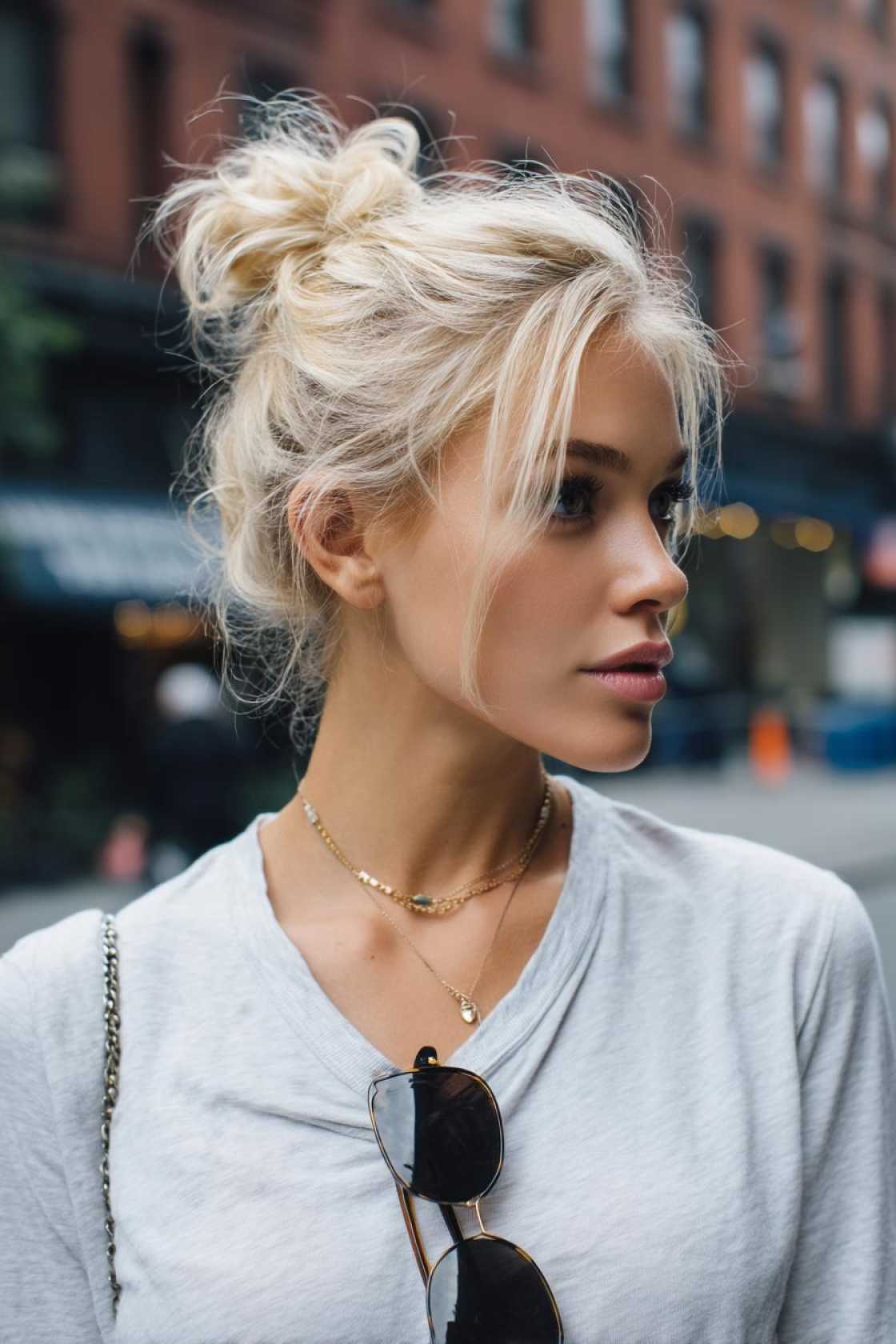 15+ Coolest Hot Weather Hairstyles to Beat the Heat (Updos, Braids & More!). - 4. Messy Bun