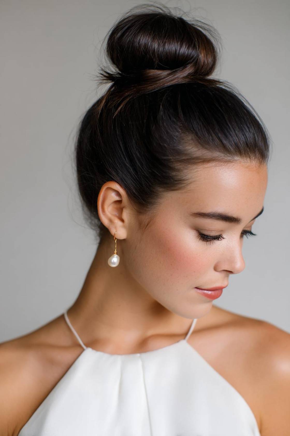15+ Show-Stopping Homecoming Hairstyles to Wow This Year (Updos, Curls & More!) - 4. High Bun