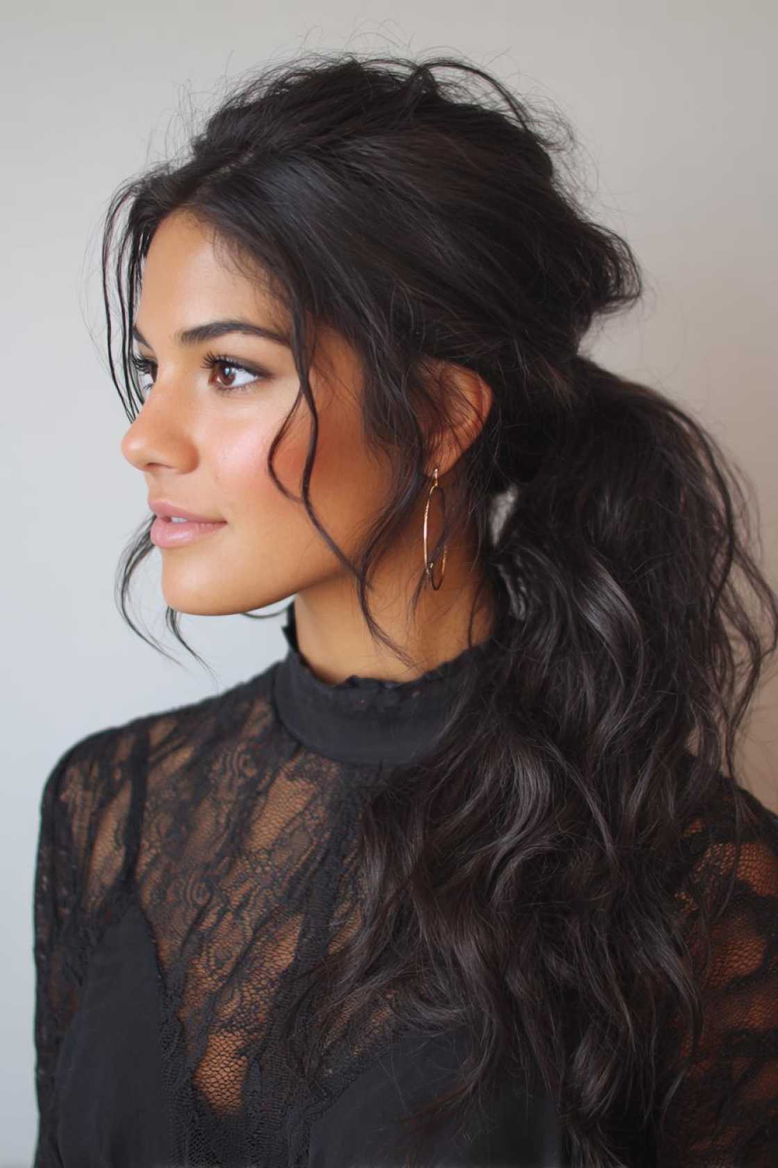 15+ Show-Stopping-Party-Pony-Hairstyles-to-Elevate-Your-Next-Night-Out.-11.-The-Wavy-Textured-Pony