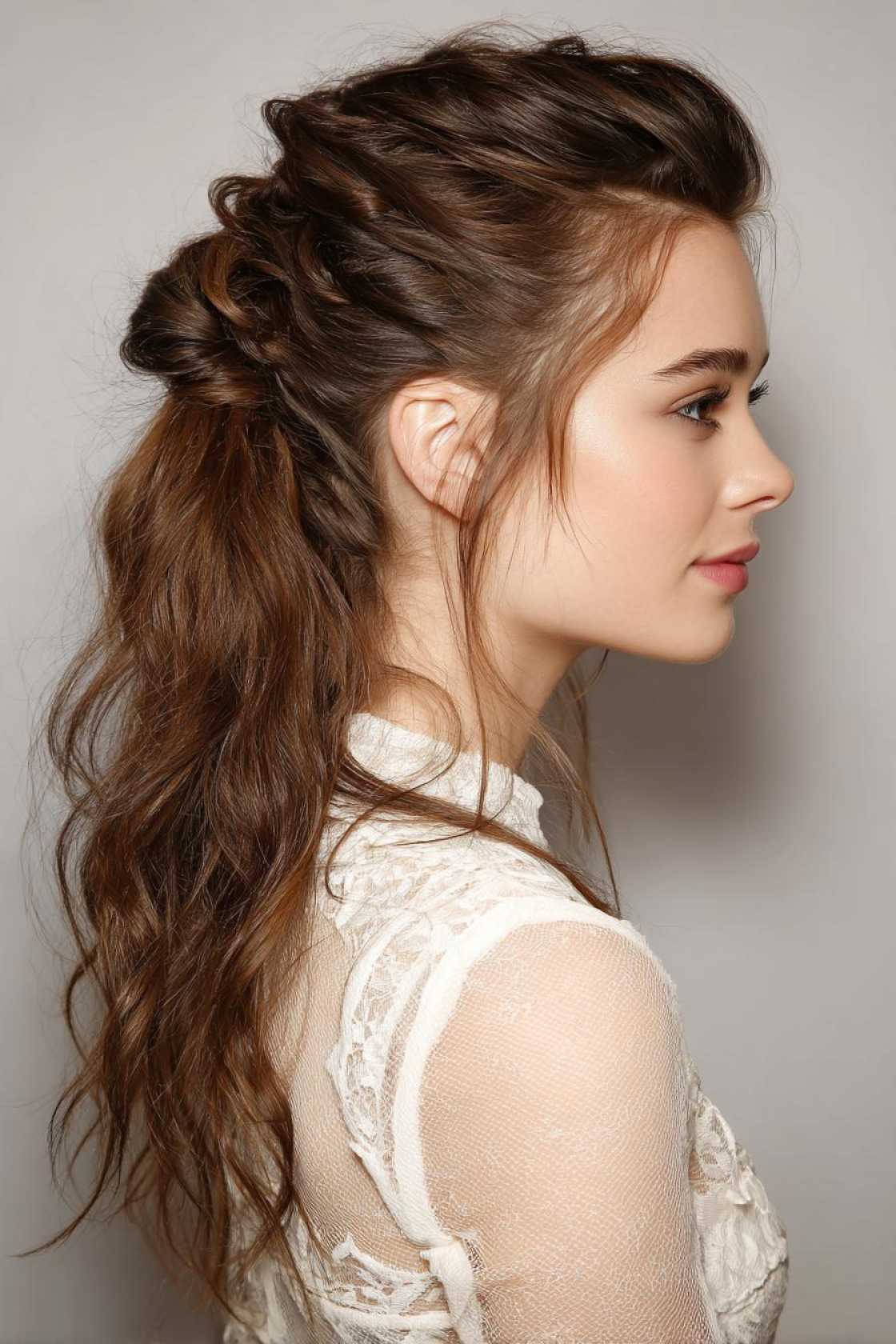 15+ Show-Stopping-Party-Pony-Hairstyles-to-Elevate-Your-Next-Night-Out.-8.-The-Half-Up-Half-Down-Pony