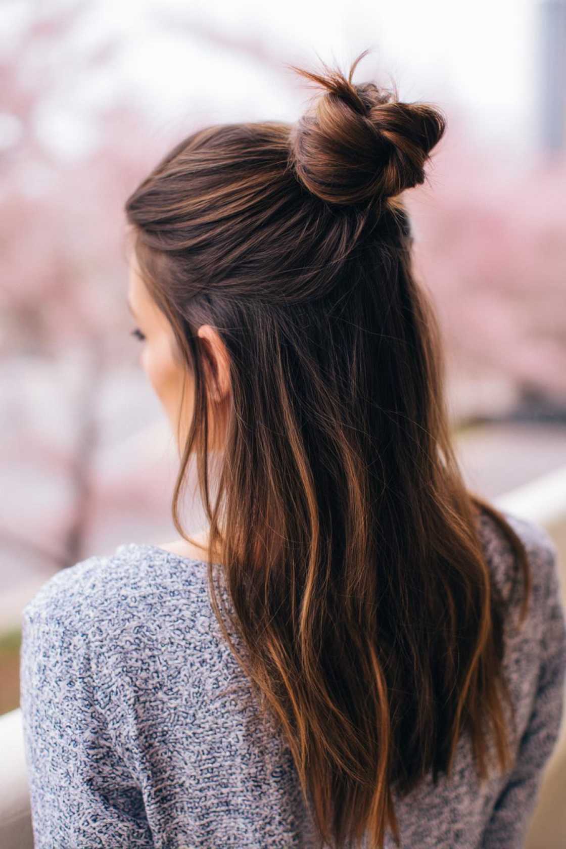 Beyond the Messy Bun: 20+ Creative & Secure Hairstyle Ideas for the Gym. - 6. Half-Up Bun