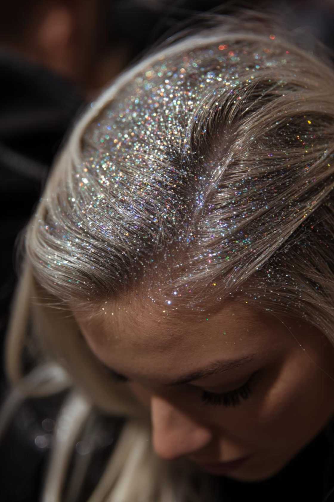 Get Your Boots On! 20+ Cute Country Hairstyles Perfect for Concerts & Festivals. - 4. Glitter Roots