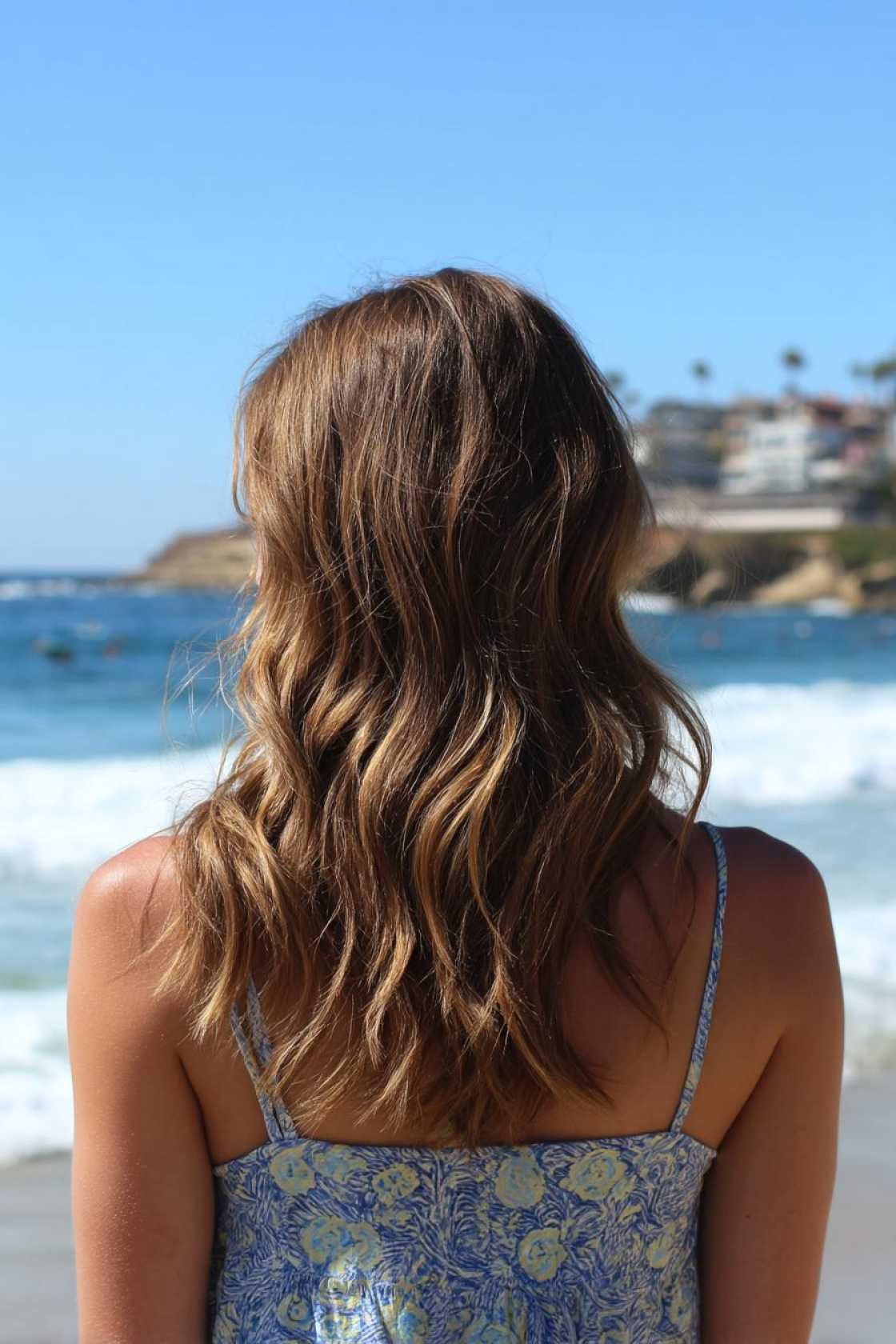 Sun, Sand & Stylish Hair: 20+ Beach Hairstyle Ideas That Beat the Heat. - 20. Simple Beach Waves