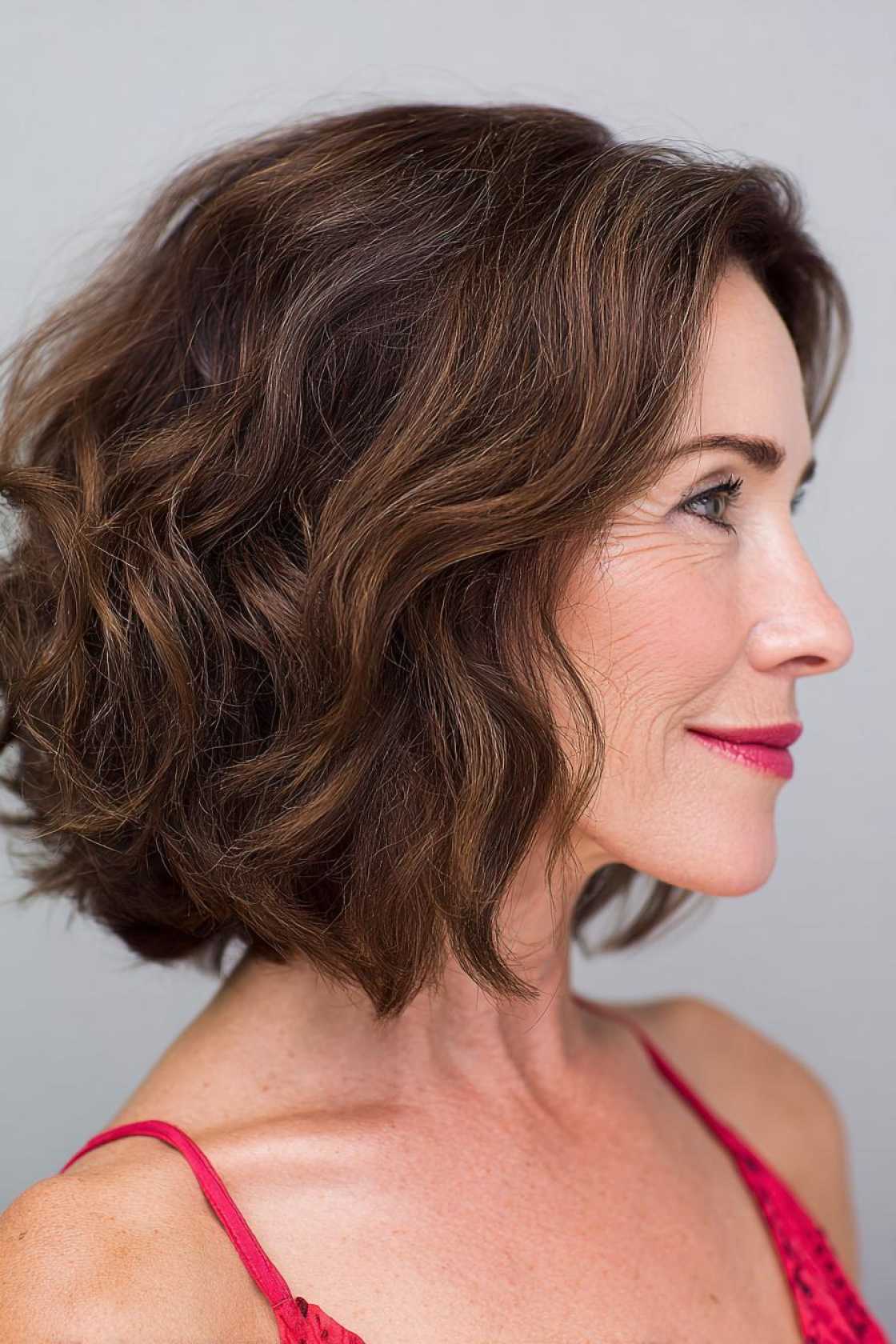 Age-Gracefully & Beautifully: 15+ Flattering Hairstyles for the Mother of the Bride. - 6. Wavy Lob