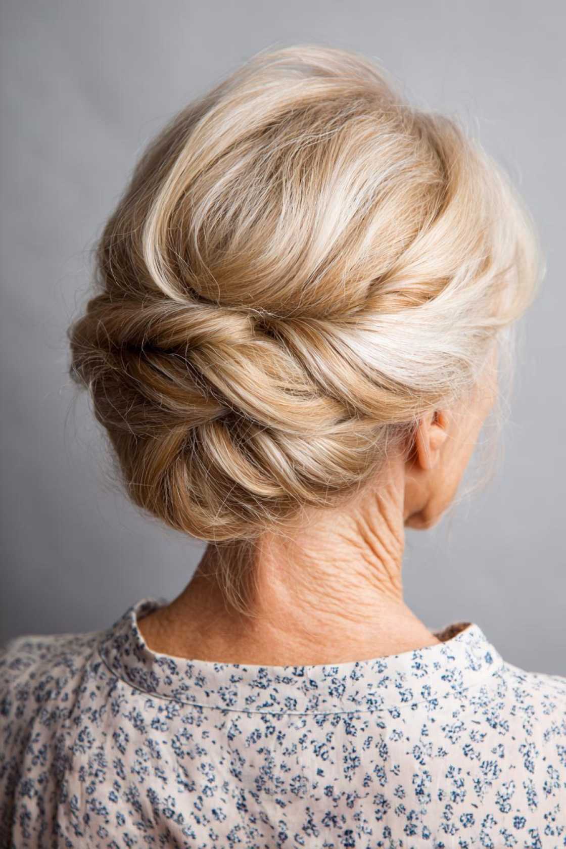 Classy Choices: 18+ Mother of the Groom Hairstyles (Updos, Bobs, Soft Waves). - 4. Half-Up with a Twist
