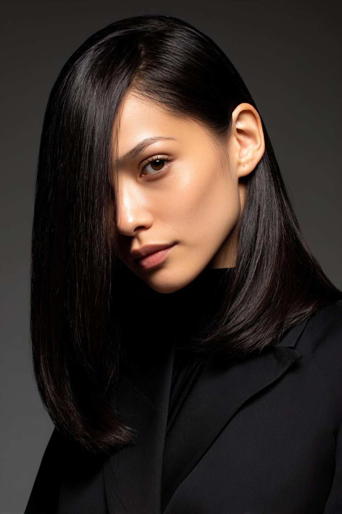 From Summer Breeze to Autumn Leaves: 18+ Transition Hair Ideas for Fall. - 7. Sleek and Straight