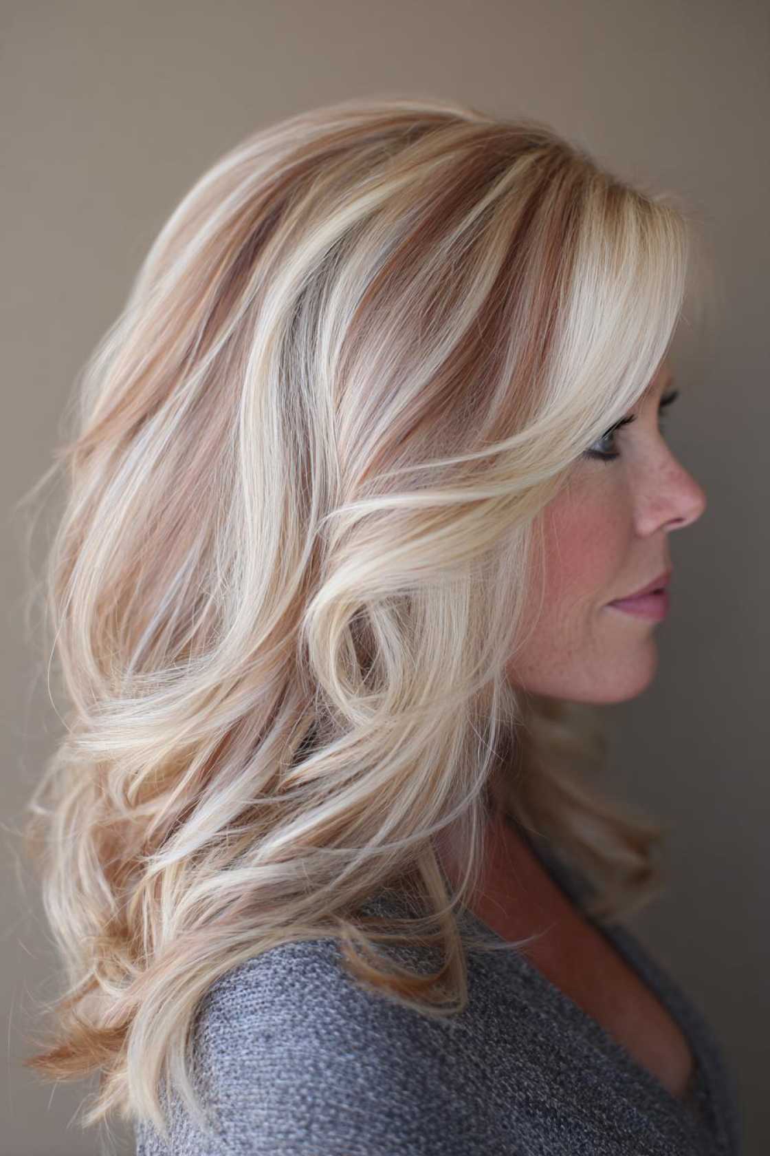 Scoop Up Some Style: 15+ Delicious Neapolitan Hair Highlight Ideas (Chocolate, Vanilla, Strawberry!). - 4. Vanilla Base with Neapolitan Lowlight