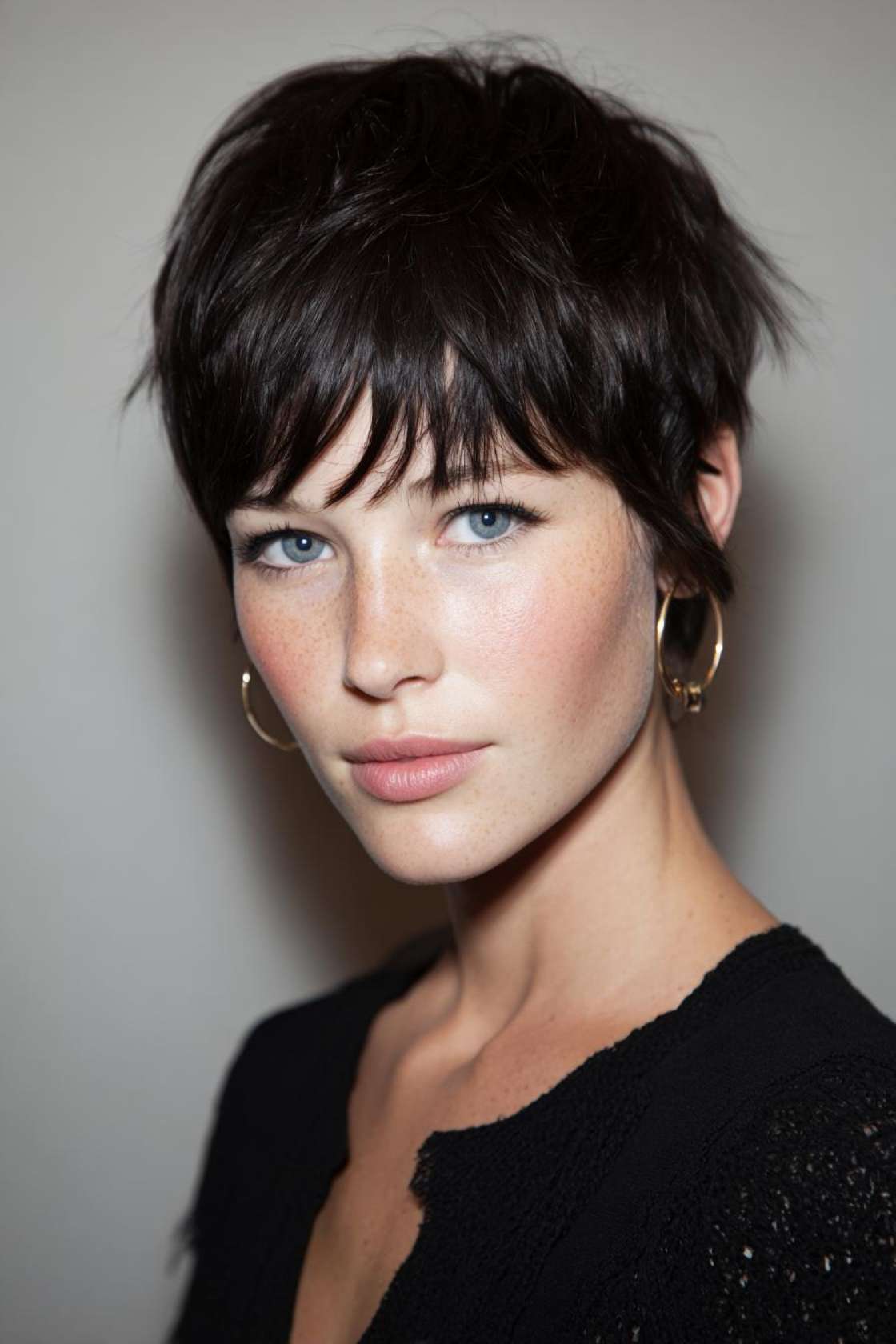 Throwback Beauty: 12+ Unforgettable 90s Pixie Haircuts We Still Love. - 2. The Wispy Bangs Pixie