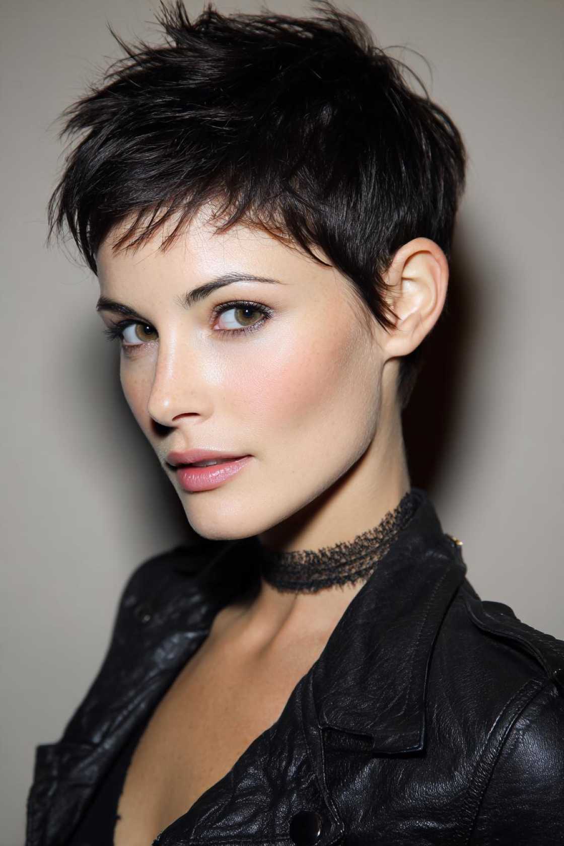 Throwback Beauty: 12+ Unforgettable 90s Pixie Haircuts We Still Love. - 1. The Classic 90s Pixie