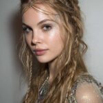 Command the Crowd: 11+ Epic Festival Hairstyles Engineered to Survive & Slay.